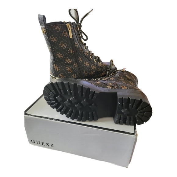 Guess fearne bootie Womens Size 7 New Monogram Preppy Combat Boot - Picture 2 of 10